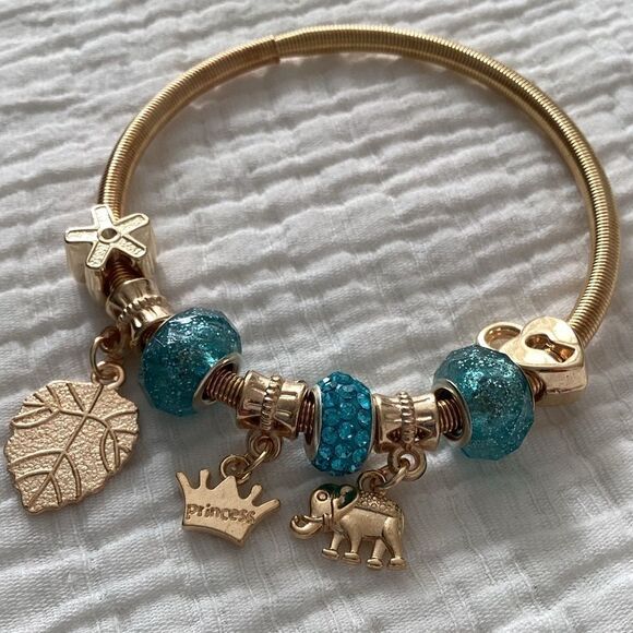 NWT gold tone metal charm bracelet slight stretch - Picture 1 of 5